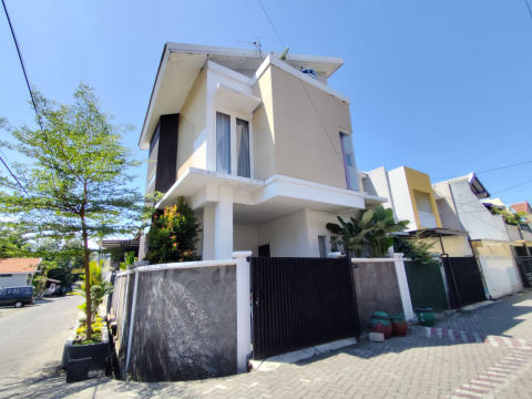 Dijual Rumah Semolowaru Elok