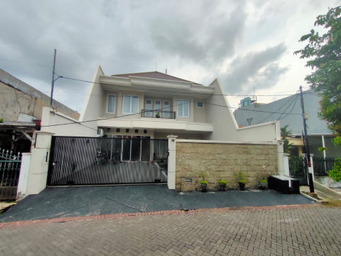Dijual Rumah Simpang Darmo Permai Utara