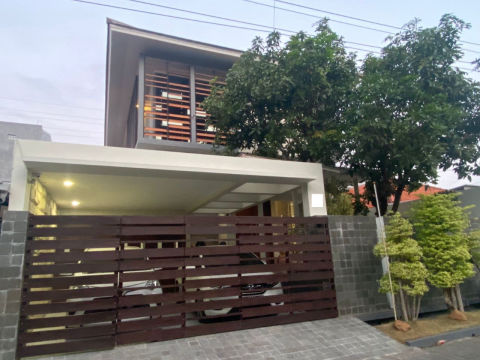Dijual Rumah Dharmahusada Utara