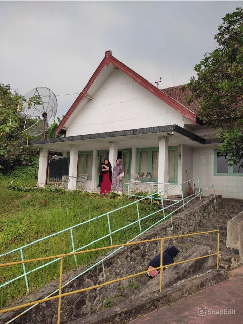 Dijual Villa Jalan Raya Tretes
