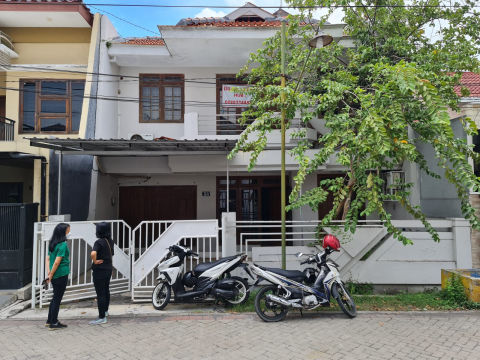Dijual Rumah Manyar Jaya