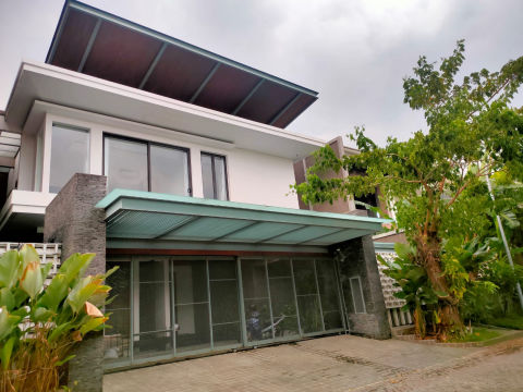 Dijual Rumah Pakuwon City Cluster Villa Royal