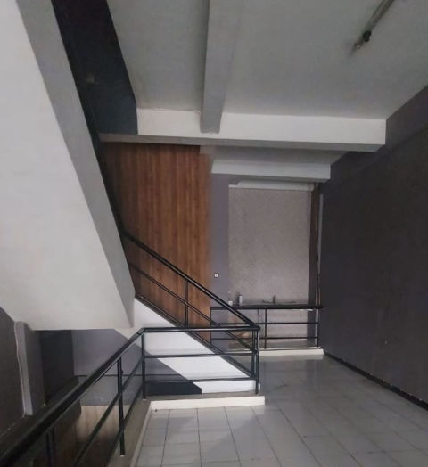 Disewa Ruko Komersial Bukit Darmo Golf