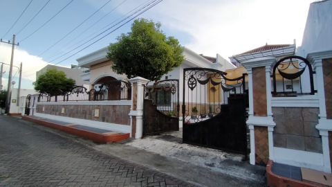 Dijual Rumah Ketintang Madya