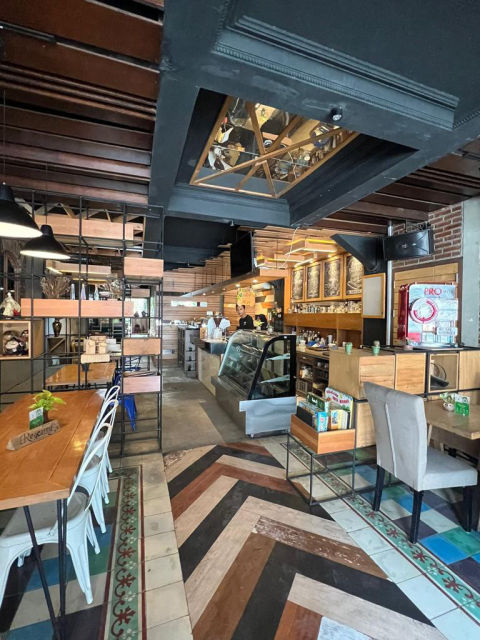 Dijual Rumah Kos dan Cafe di Siwalankerto