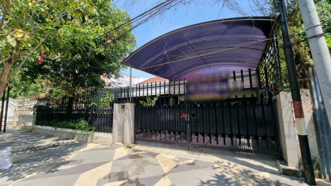 Dijual Rumah Komersial Raya Dharmahusada Indah