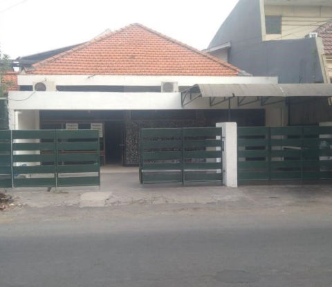 Dijual / Disewa Rumah Raya Pucang Anom