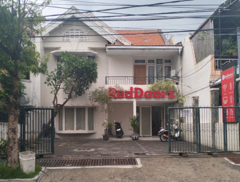 Dijual Rumah Homestay Nginden Intan Barat