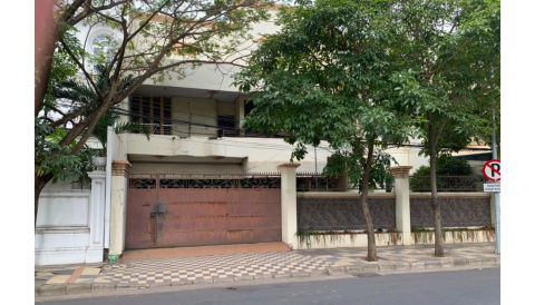 Dijual Rumah Raya Dharmahusada