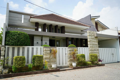Dijual Rumah Gayung Kebonsari